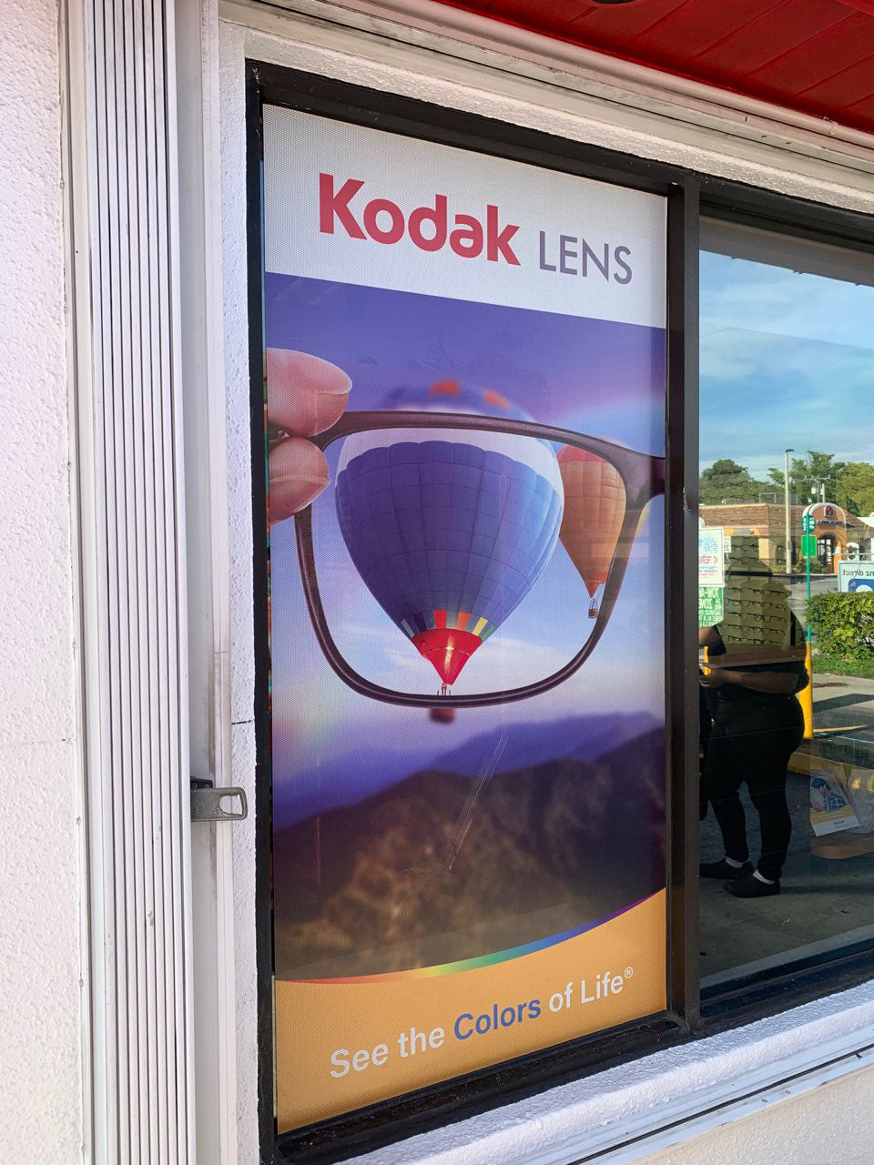 Vinilo Adhesivo Decorativo – Graficos Personalizados para Paredes y Vidrieras