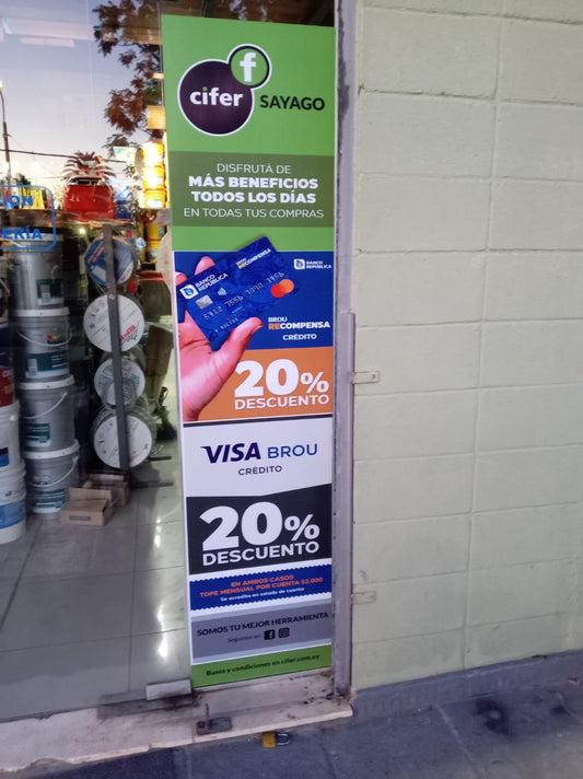Vinilo adhesivo en vidriera de ferreteria Cifer Sayago