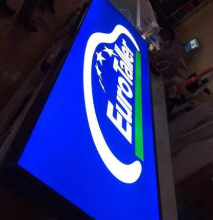 Cartel luminoso tipo cajon EuroEdel iluminado