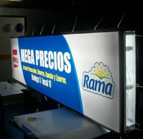 Cartel luminoso tipo cajon Mega Precios rectangular
