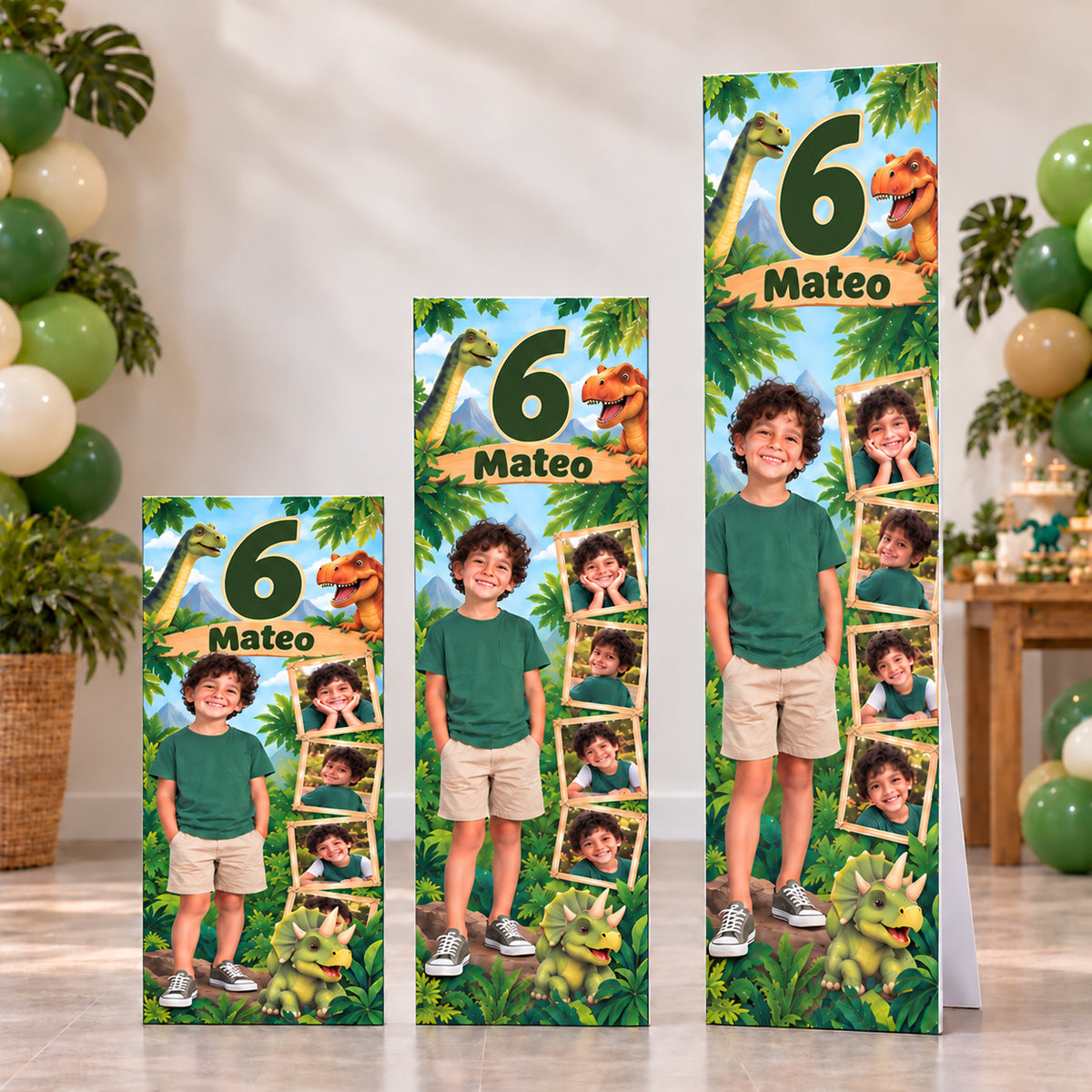 Tres banners verticales de cartonplast para Mateo de distintas alturas, parados sobre el mismo piso, con apoyo triangular trasero visible.