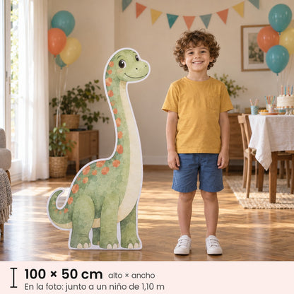 Figura rígida de 100 × 50 cm parada en el piso, junto a un niño de 1,10 m