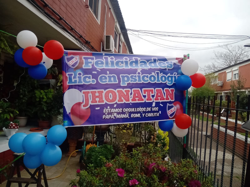 Pasacalle personalizado colgado, trabajo real de Tematik
