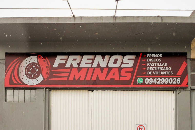 Cartel en lona impresa instalado, trabajo real de Tematik