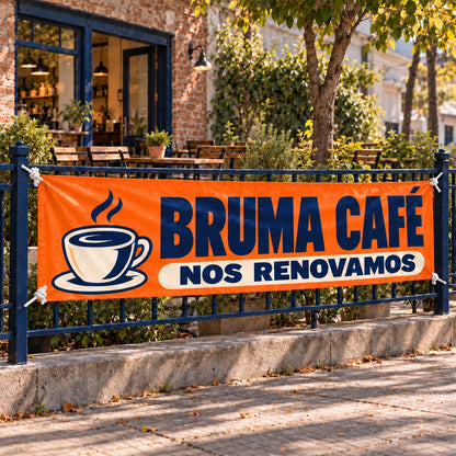 Imagen conceptual de un pasacalle naranja y azul de Bruma Café, atado temporalmente a la baranda lateral de su terraza.