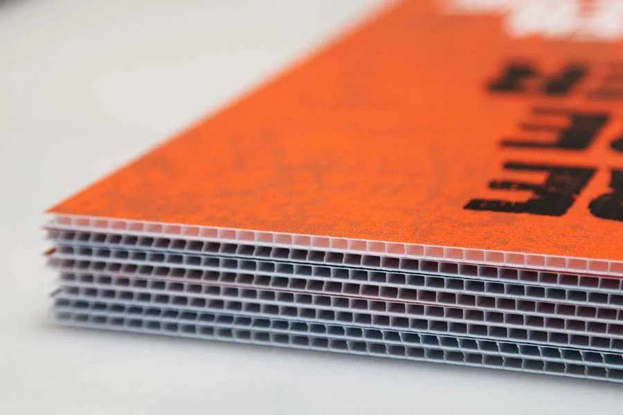 Figura Rigida Recortada – Exhibidor Corporativo